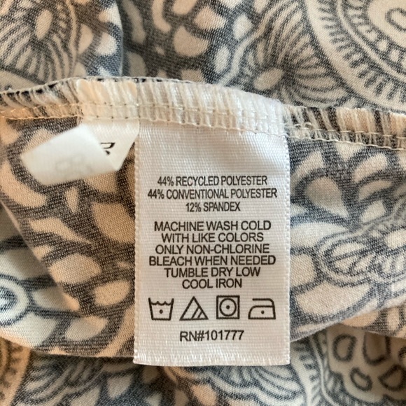 Athletisure top with built in shelf bra - Picture 3 of 5